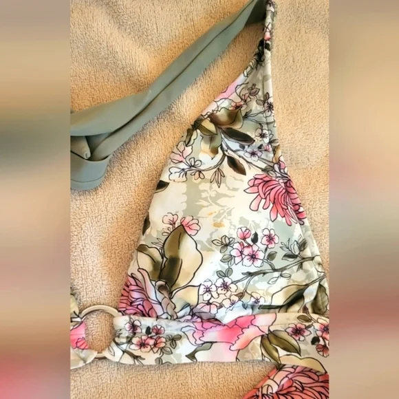 Mossimo Supply Co. Floral Bikini Top In Pink and Green (Size‎ M) - Picture 13 of 14
